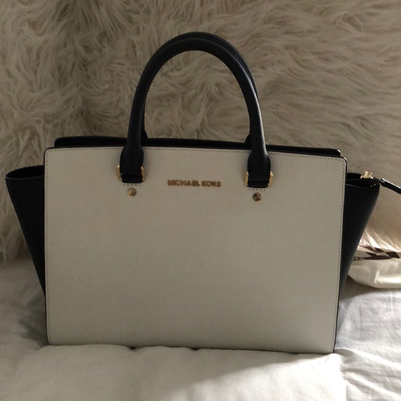 Michael Kors Handbags - Michael Kors SELMA